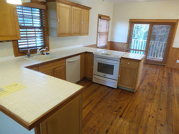 3rd image of 1216 NE Oceanview Cir