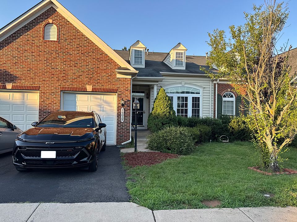 Front View. Attached garage. Driveway.