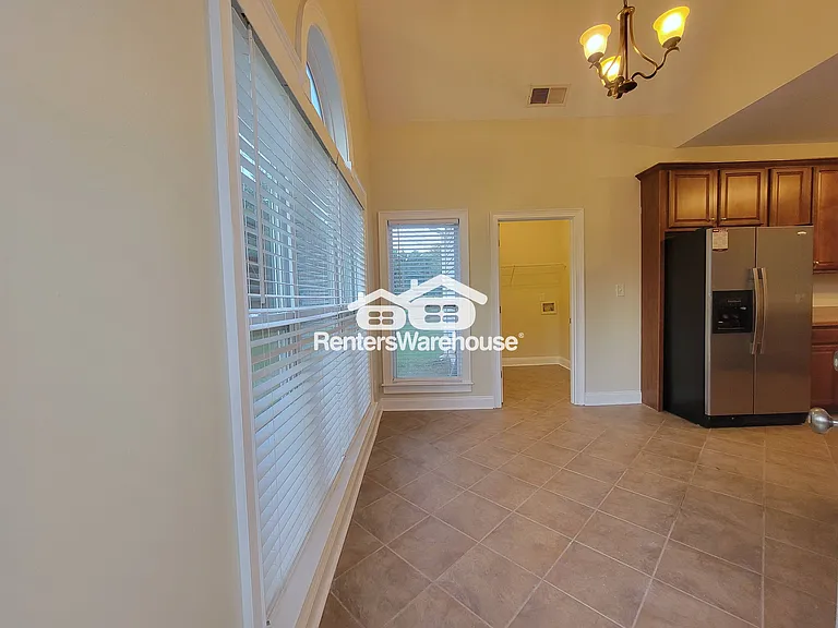 1025 Rowanshyre Cir — Photo 8