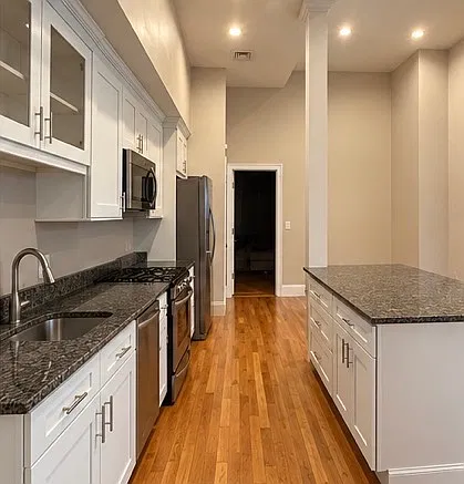 3 bed, 1000 sqft, $4,700 — Photo 1
