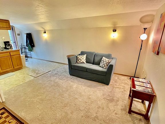 4th image of 1015 E Hanna Cir #B