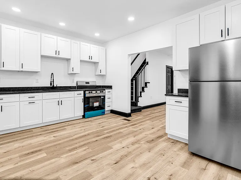 214 E 16th Ave — Photo 8