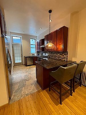 4th image of 172 Norman Ave APT 1R