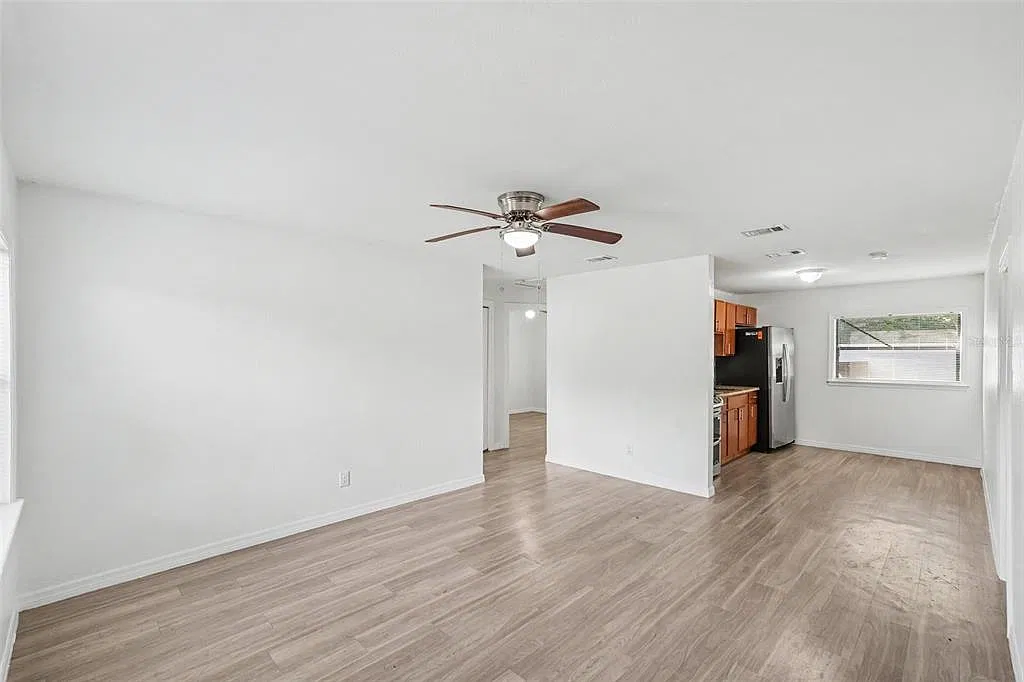 3 bed, 1.0 bath, 988 sqft, $2,000 — Photo 4