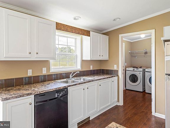 5th image of 35 Dapple Gray Ln