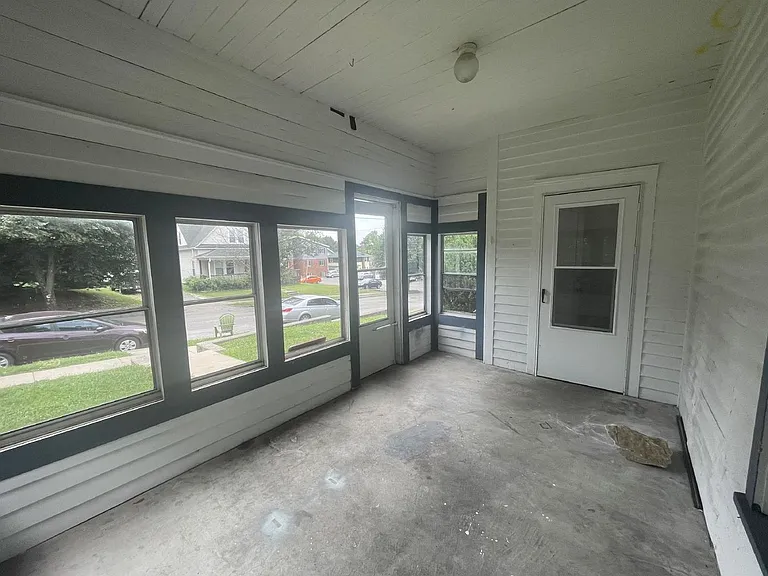 211 E 2nd St — Photo 19