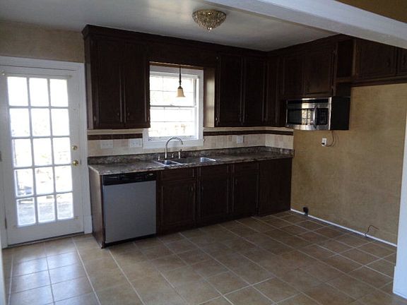 3rd image of 510 Linden Pl