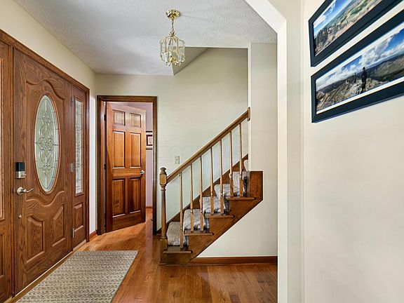 2nd image of 11684 Canterbury Ave NW