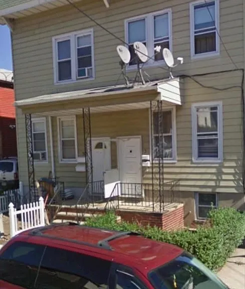 98 Windsor St #2R — Photo 1