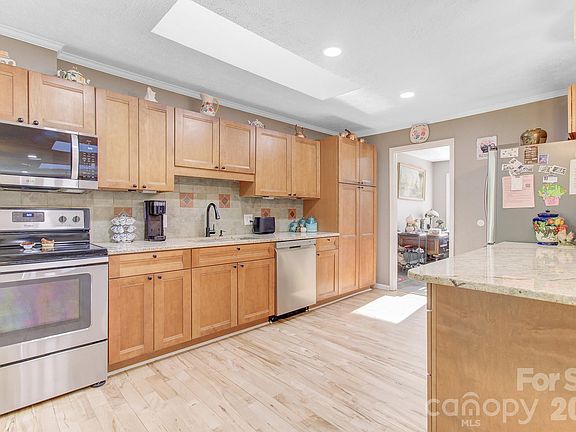 4th image of 308 London Rd