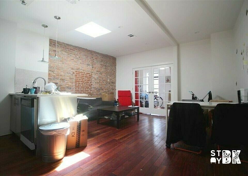 1st image of 243 Bainbridge St #3