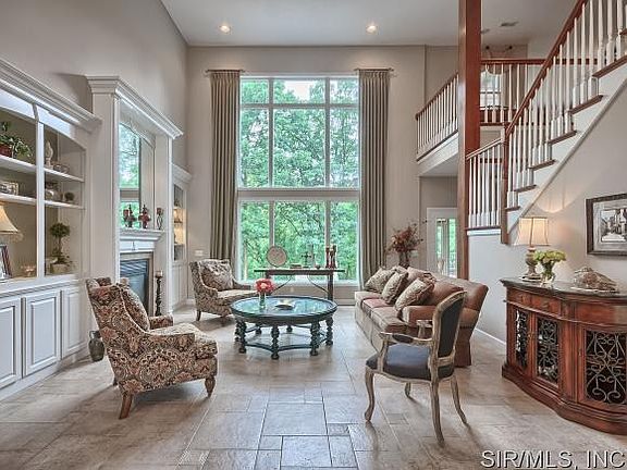 Great room with 18 ceiling