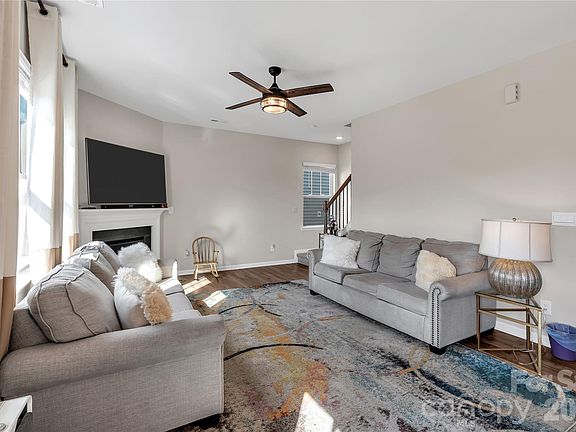 2nd image of 124 Sequoia Forest Dr