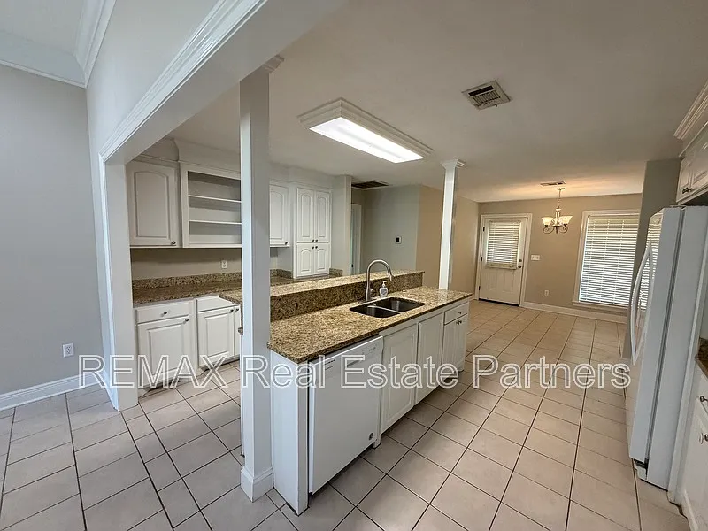 3 bed, 2.0 bath, $1,600 — Photo 4