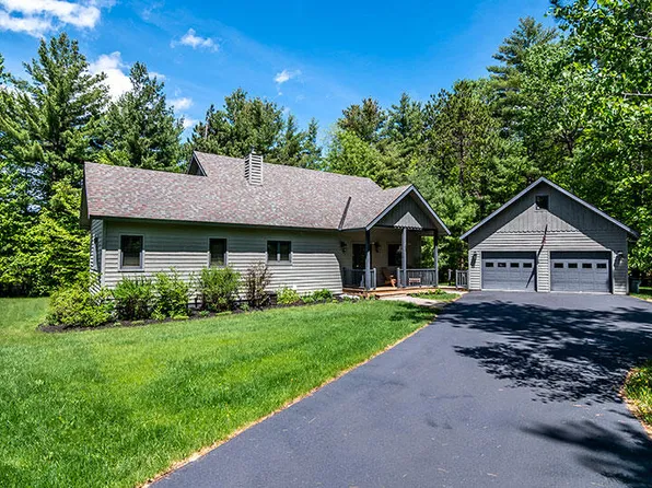 26 Hollow Ln, Wilmington, NY 12997