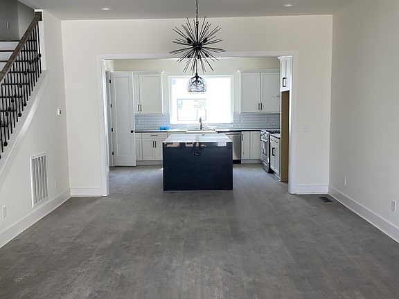 2nd image of 910 Youngs Ln #6
