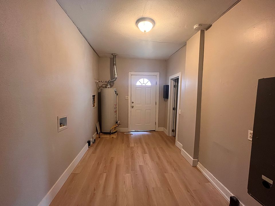 1st image of 700 W 8th Ave