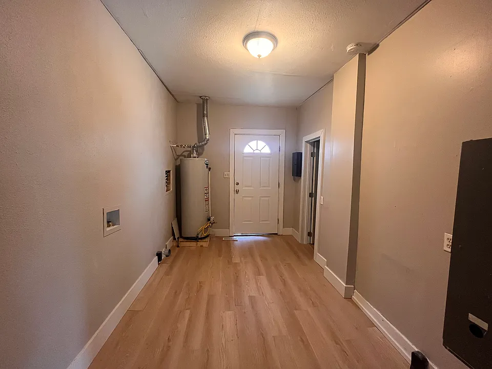 700 W 8th Ave