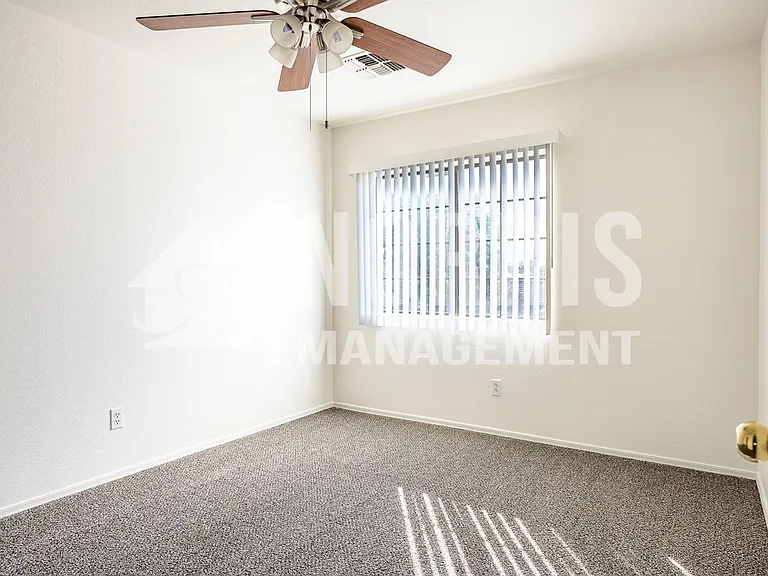 1632 E Cardinal Dr — Photo 21