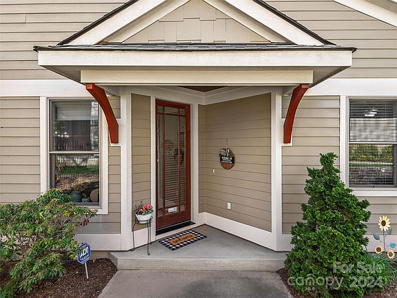 4th image of 27 Augusta Cir