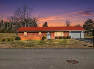 2220 Warren Dr, Morristown, TN 37814