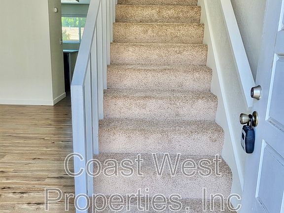 4th image of 1178 Cypress Ave