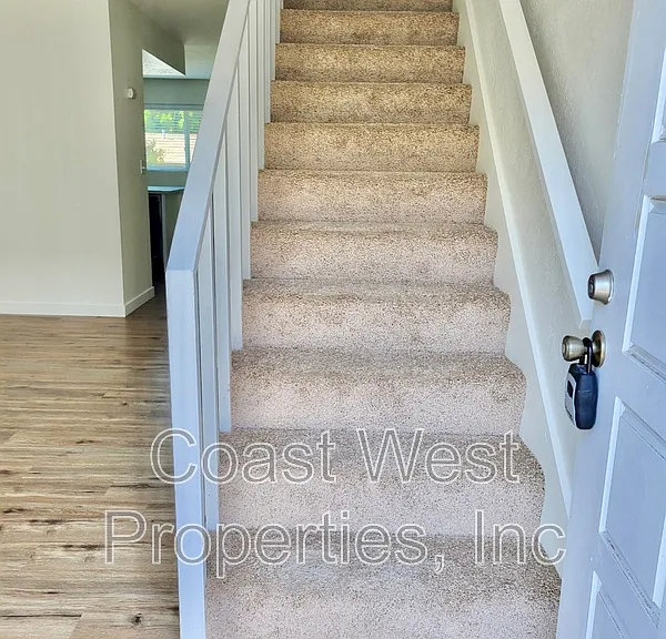 1178 Cypress Ave — Photo 4
