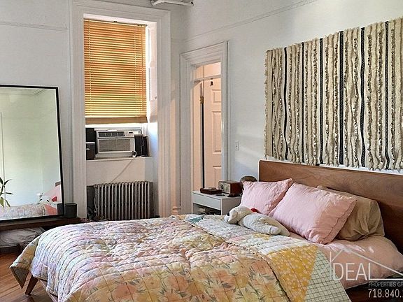 4th image of 361 Smith St #2