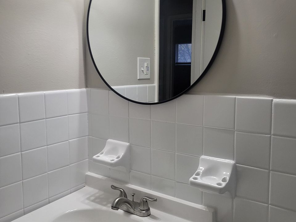 1st image of 174 Clover Ln #1