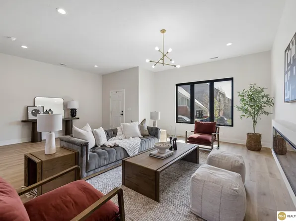 7165 Kentwell Ln #A & B, Lincoln, NE 68516