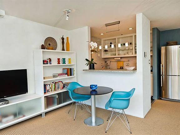 2nd image of 455 Vallejo St #405