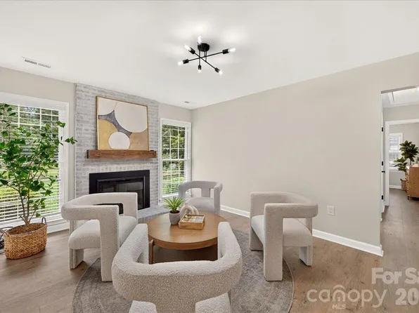2000 Lawton Bluff Rd, Charlotte, NC 28226