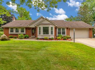 36939 Heatherton Dr, Farmington, MI 48335