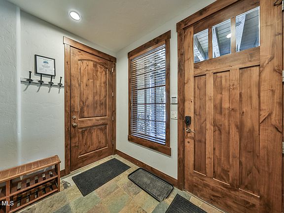 3rd image of 492 Iron Horse Way