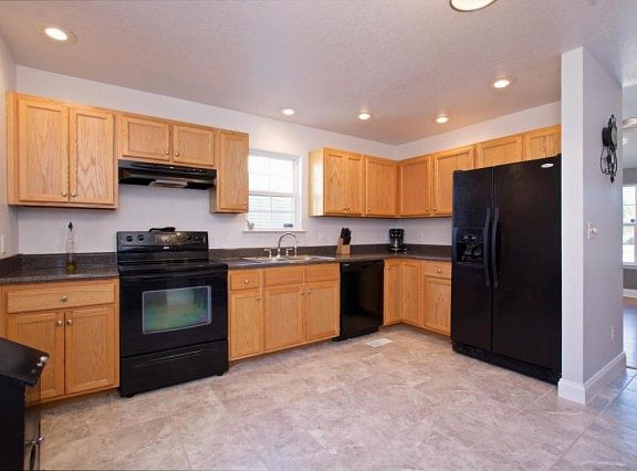 3rd image of 5231 Rotary Dr
