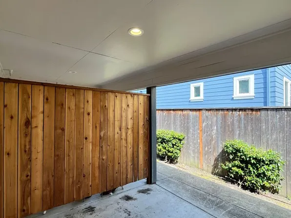 Modern 2-Bedroom! In-Unit Washer & Dryer, Covered Patio & Pet Friendly!, 3610 SE 15th Ave, Portland, OR 97202