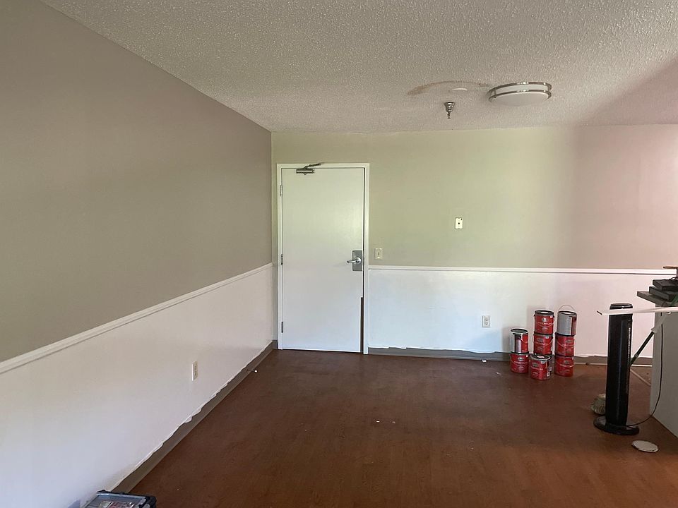 1st image of 1204 Plainview Ln #105