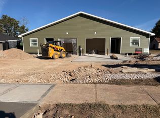 216 S Wall St, Mountain Grove, MO 65711