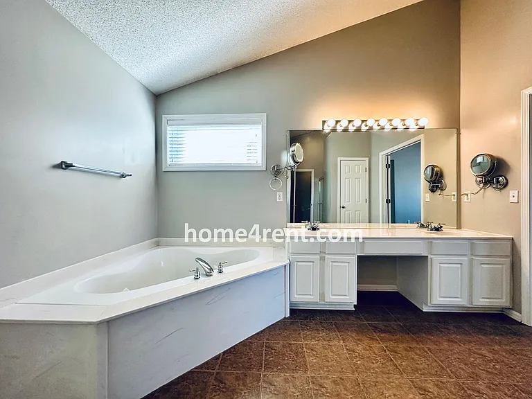 15252 W 158th Ter — Photo 27