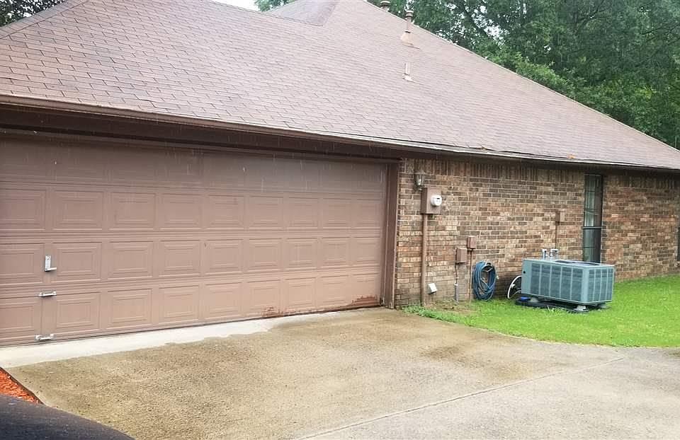 2nd image of 820 Drake Dr