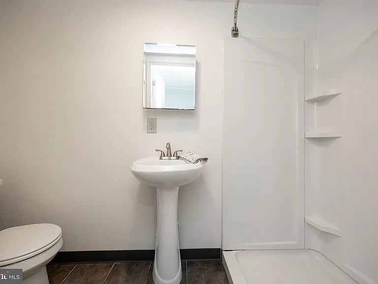158 Roxborough Ave #A — Photo 25