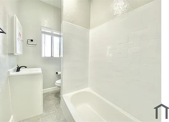 6717 S San Pedro St #9 — Photo 4