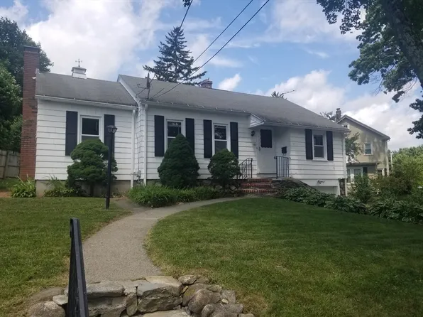 137 Quinapoxet Ln, Worcester, MA 01606