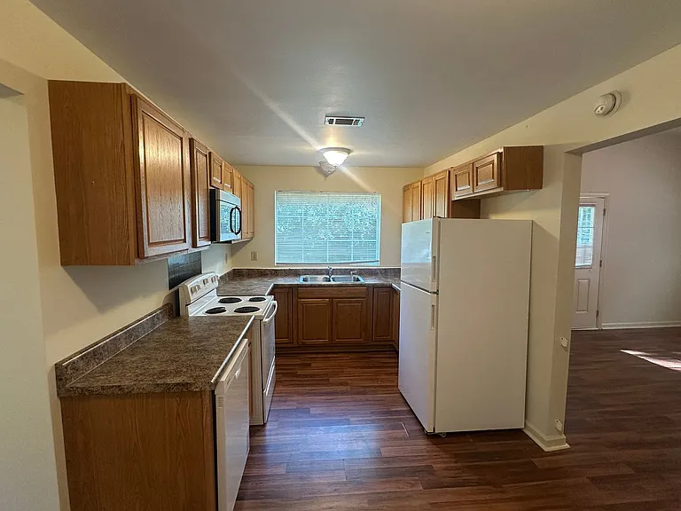 2107 Airport Rd — Photo 14