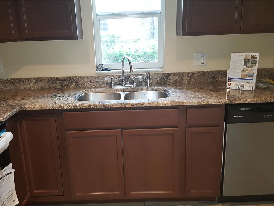 Newly remodeled kitchen with granite counter tops and stainl