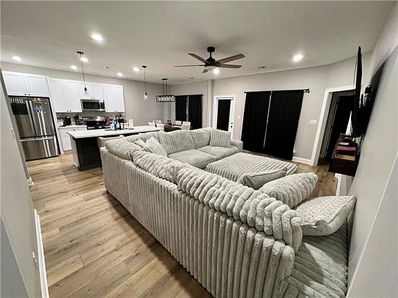 5th image of 40773 Hayes Rd