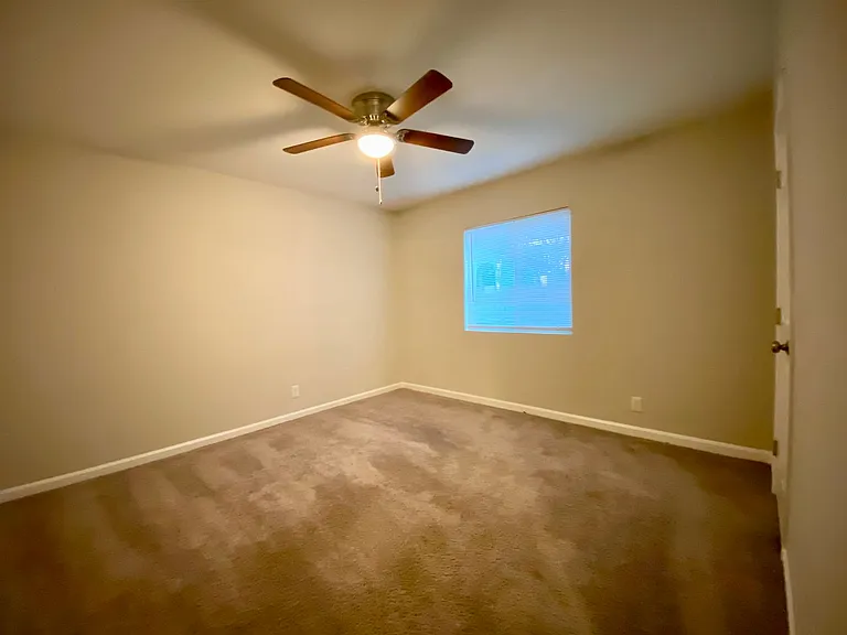 Oak Pointe Apartments — Photo 10