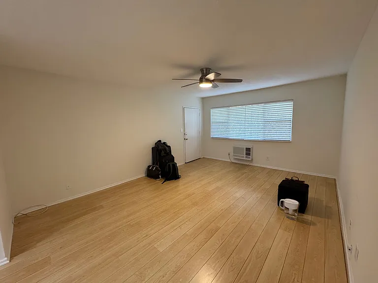 1937 N Bronson Ave #6 — Photo 4