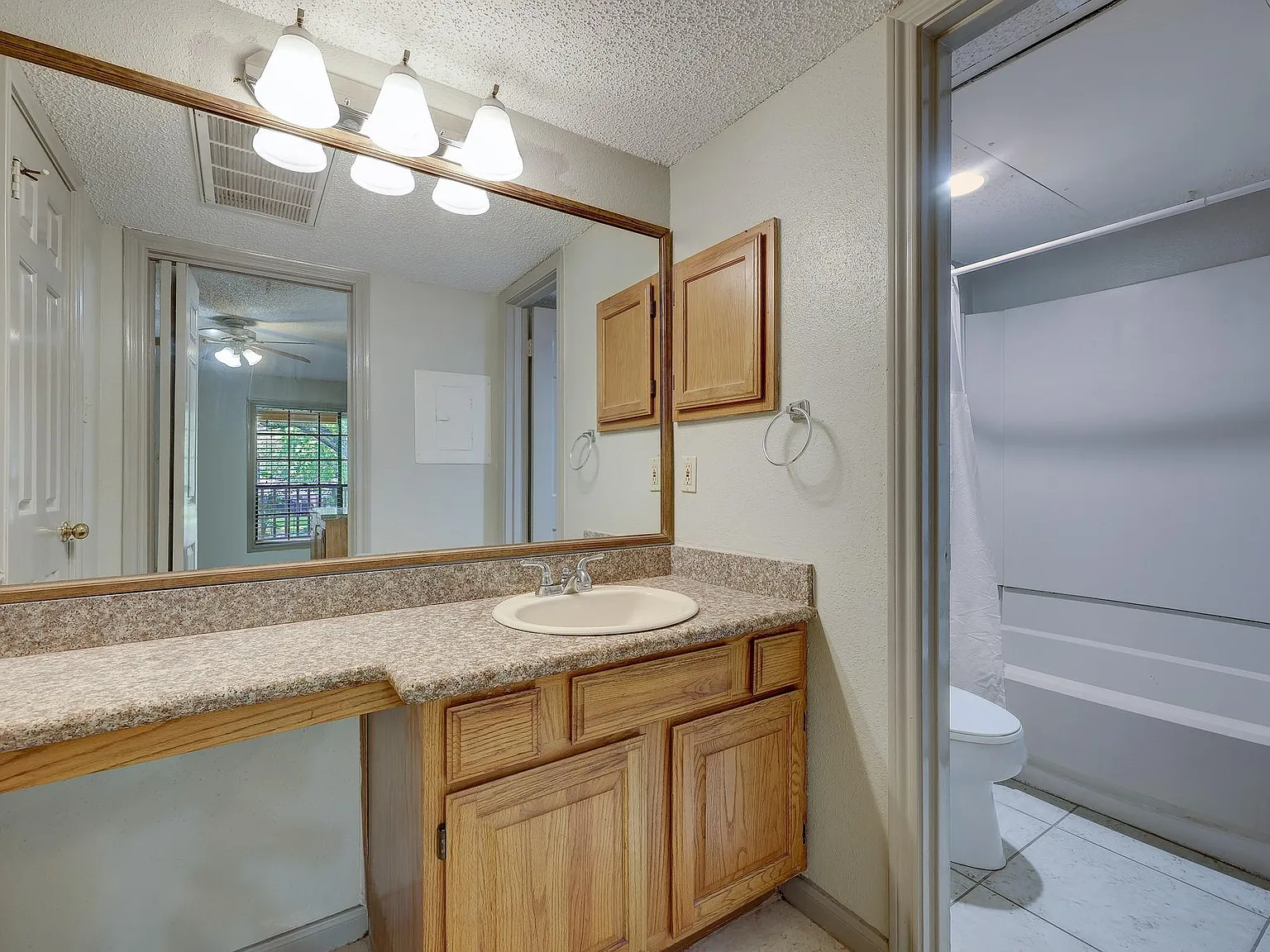 1 bed, 1.0 bath, 480 sqft, $995 — Photo 4