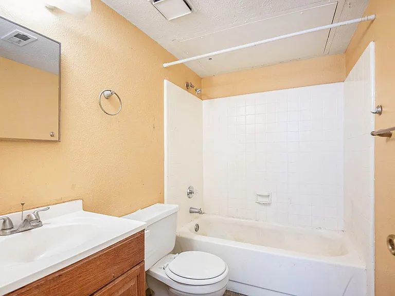 6600 Brookhaven Ct — Photo 16